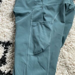 Women’s leggings with pockets